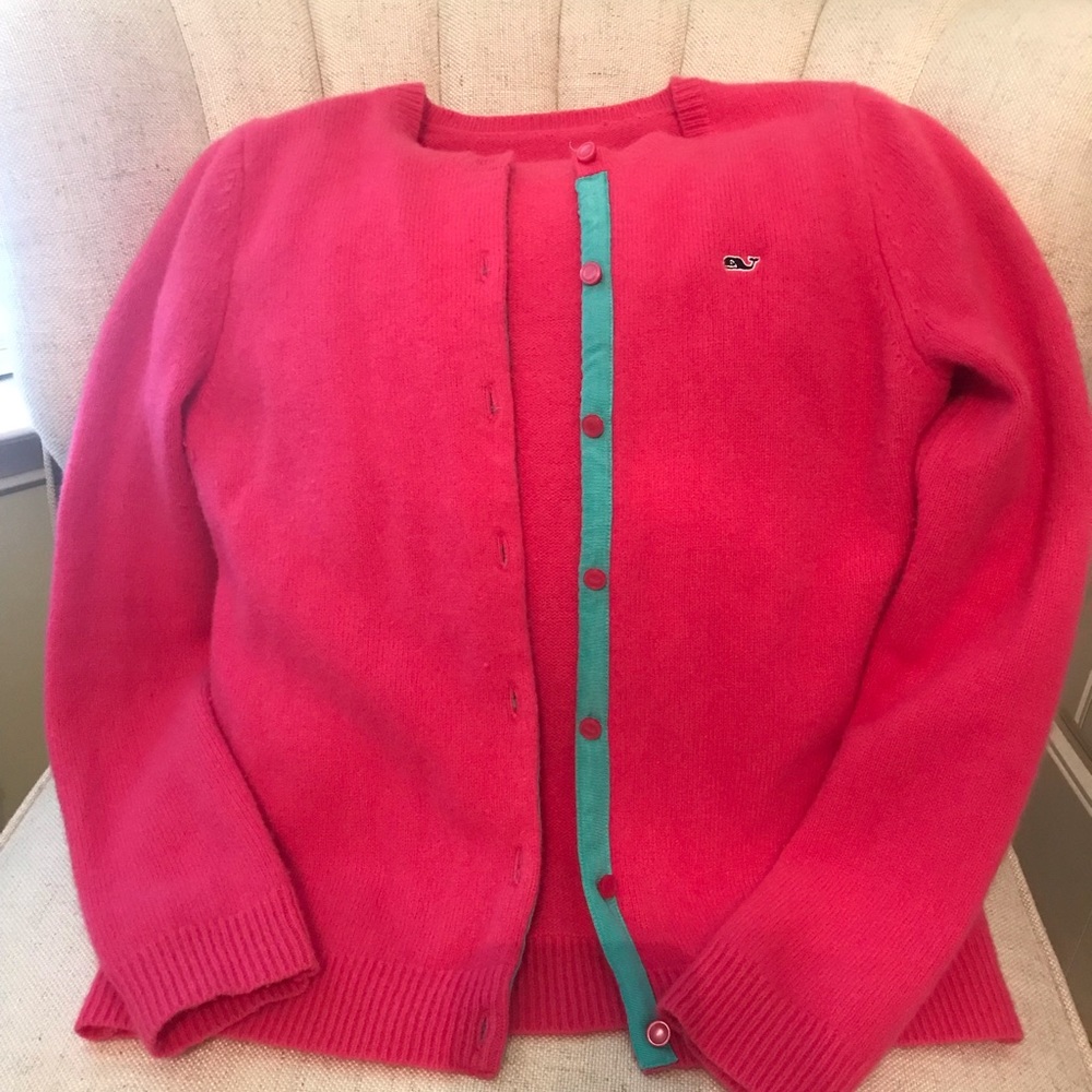 HOT PINK VINEYARD VINES 🌺 lambs wool cardigan.